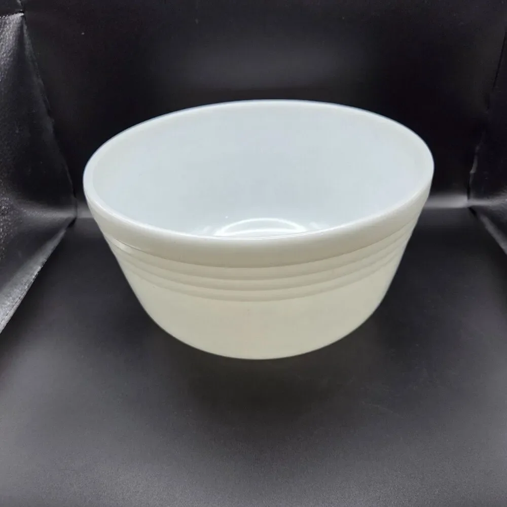 Pyrex Hamilton Beach White Milk Glass Mixing Bowls Set of 2 (2 Qt & 4 Qt)